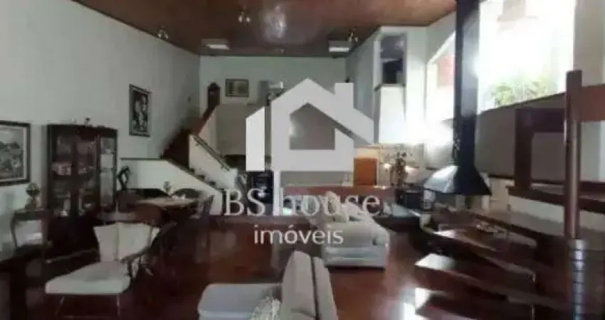 Sobrado com 3 dormitórios, 3 suítes, 6 banheiros - Bairro Campestre