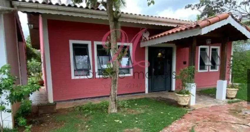 Imóvel Espetacular à Venda em Nova Trieste, Jarinu-SP! Casa Térrea com 03 quartos, 01 suíte, 2 salas, 02 banheiros, 2 vagas de garagem e 350m².