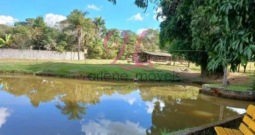 Sítio à Venda em Roseira, Jundiaí - SP: 04 Quartos, 03 Suítes, 06 Vagas de Garagem - Imperdível!