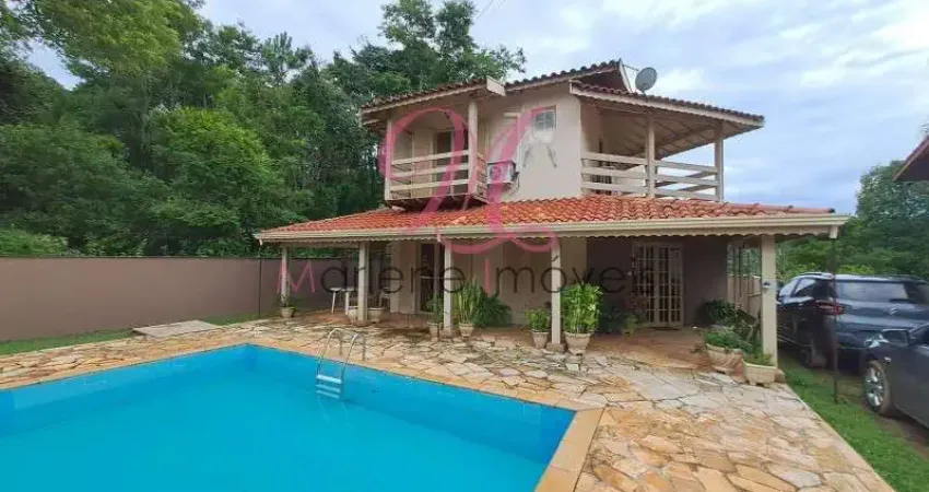 Chácara no Loteamento Champs Privés em Campo Limpo Paulista-SP: 03 Quartos, 01 Suíte, Piscina e Segurança 24h!