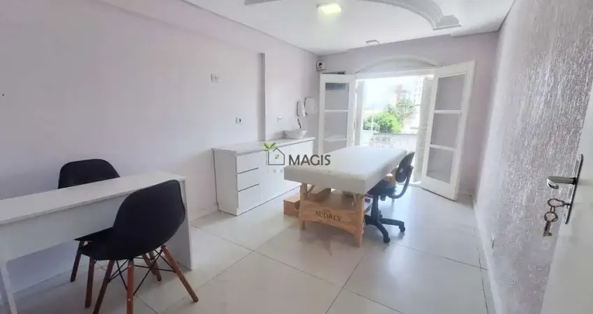 Sala Equipada com Maca e Cadeiras para Locação no Centro Clínico Lenuve | R  1.400