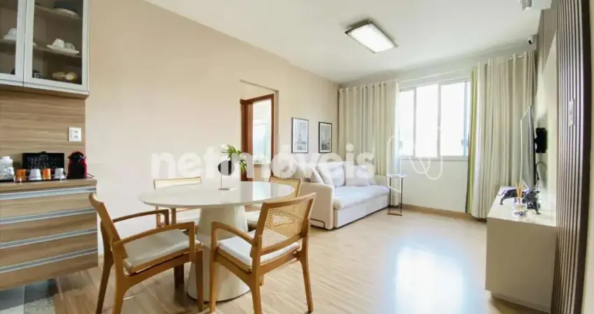 3 quartos, 2 vagas em prédio com elevador, medidor de água e gás individual.