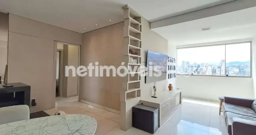 Apartamento com três quartos, suíte com varanda e duas vagas, à venda no coração de jesus.