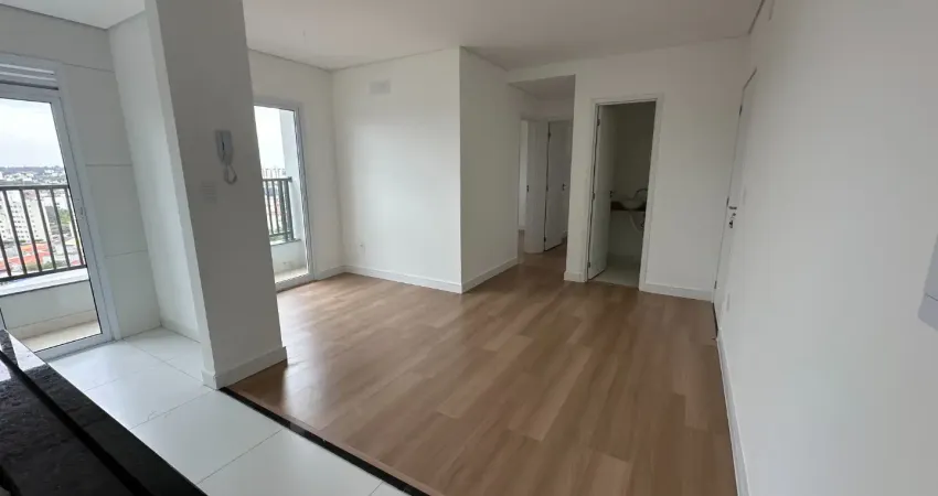 Apartamento novo: último andar, sol da manhã, 2 suítes e 2 vagas individuais na garagem.