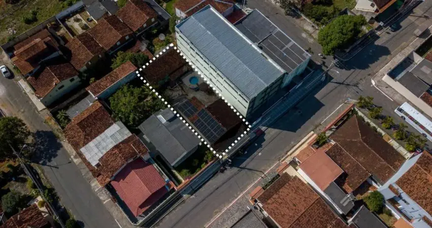 Oportunidade! conforto, lazer e renda no mesmo imóvel! duas casas e duas lojas a venda a 350 m da orla de  meaipe em guarapari/es. marque uma visita!