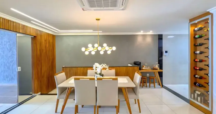 Linda casa à venda, moderna com área gourmet e deck para lagoa, 4 quartos sendo 2 suítes, energia solar e localização privilegiada.