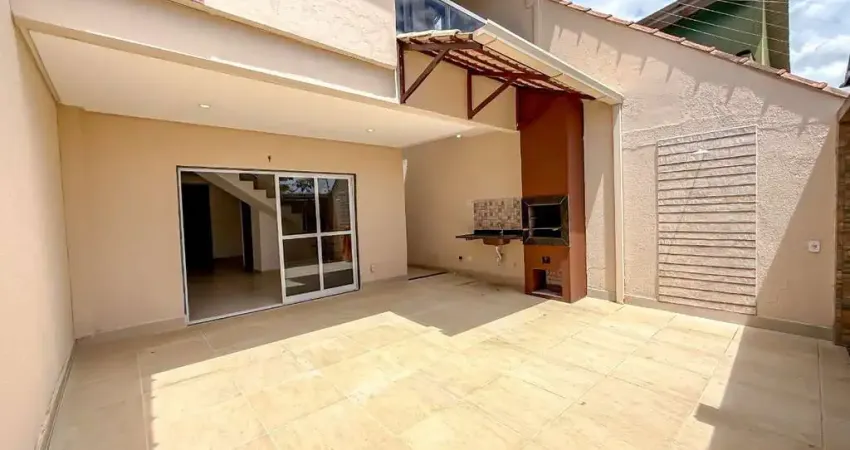 Oportunidade! casa à venda na praia do morro em guarapari/es de 3 quartos sendo 1 suíte, área gourmet, duas vagas e localização privilegiada.