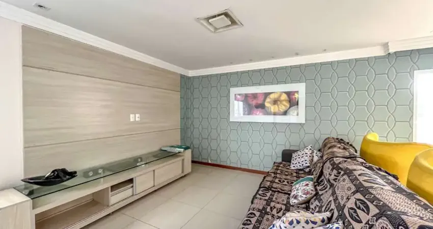 Cobertura linear à venda no centro de guarapari, 4 quartos sendo 3 suítes, 265m², sol da manhã, 2 vagas e localização privilegiada próxima às praias.