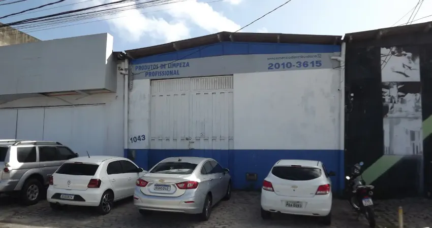 Galpão disponível para aluguel com excelente localização na av. dos pinheirais, vizinho a maré mansa.
