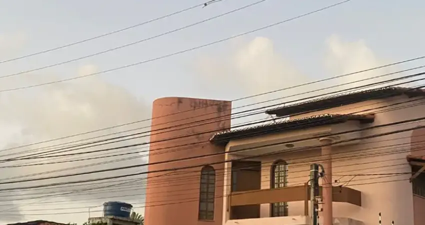 Casa residencial em capim macio, com excelente localização próximo ao nordestão da av. eng. roberto freire.