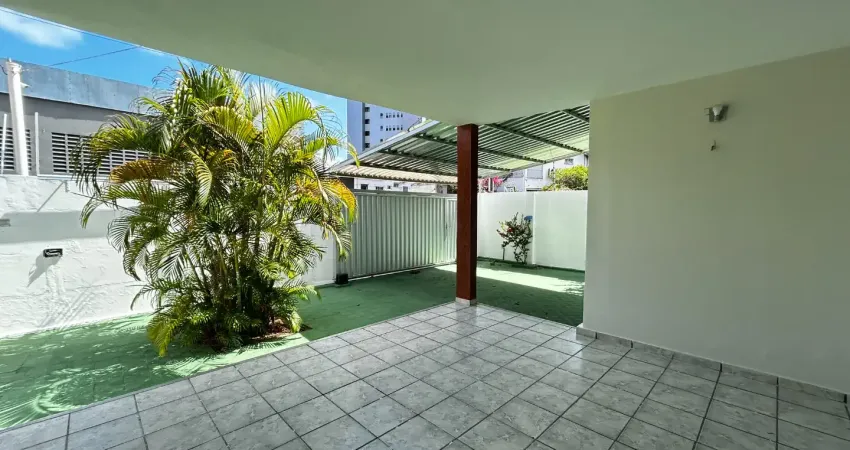 Casa localizada no barro vermelho, próximo ao cruzamento da av. prudente de morais com rua alberto maranhão.