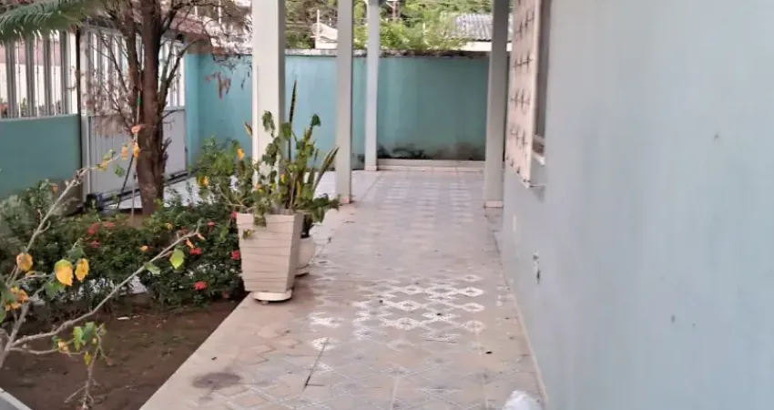 Casa com 3 quartos para alugar no Campos Sales, Manaus