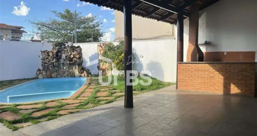 Casa à venda no parque anhanguera -255m² de área construída lote de 535m²