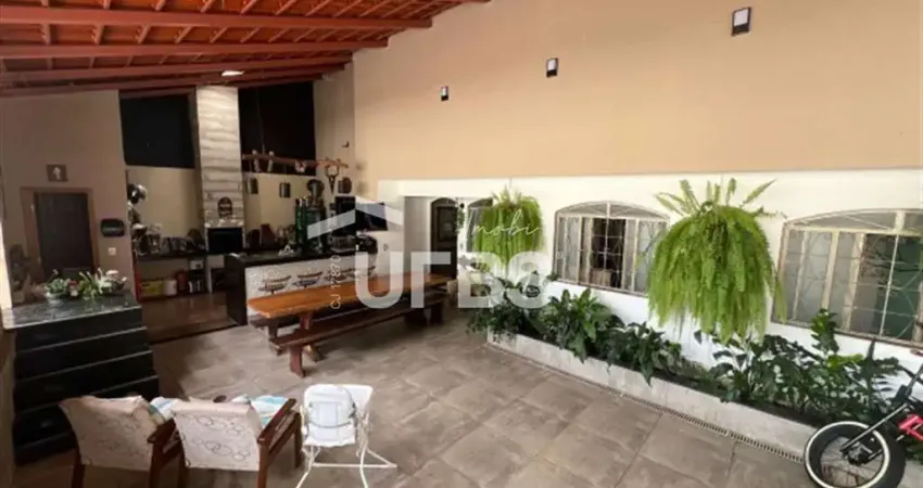 Casa com 4 quartos à venda na Rua C5, Parque das Laranjeiras, Goiânia