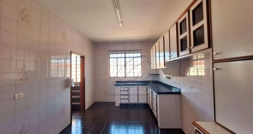 Casa com 3 dormitórios para alugar, 250 m² por R$ 2.903,98 - Alto - Piracicaba/SP