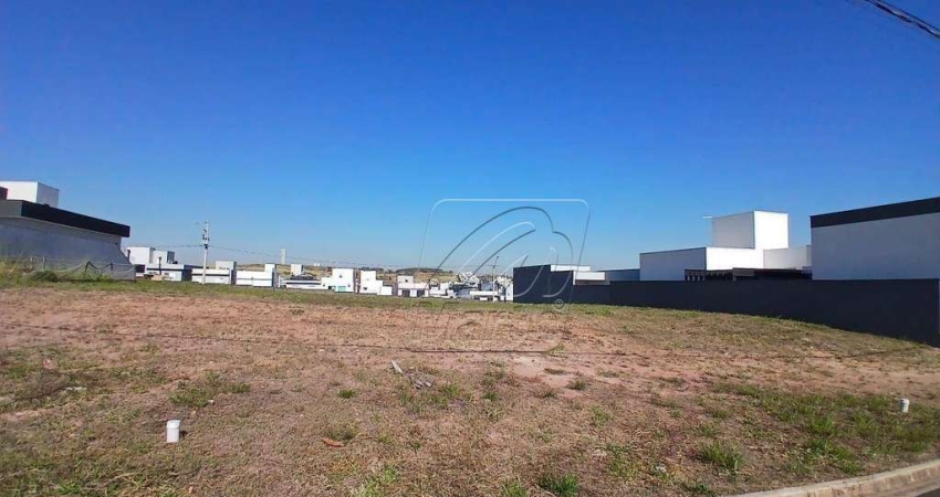 Excelente terreno à venda, plano, com maravilhosa vista, medindo 255 m² no Condomínio Residencial Canadá em Piracicaba/SP.