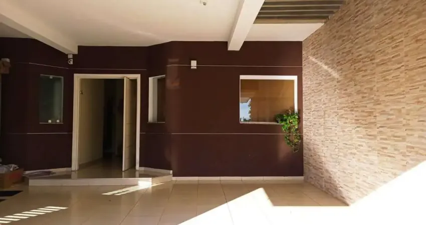 CÓD:3RCA4411 - Casa à venda com 4 dormitórios sendo 1 suíte no bairro Piracicamirim em Piracicaba.