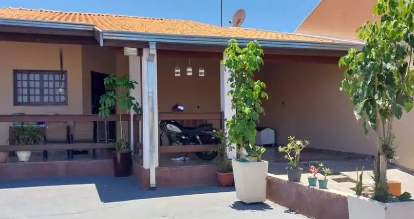 Casa à venda, Vila Real Continuação, Hortolândia, SP.Casa com 3 dorms,1 banheiro,3 vagas de garagem e com edicula no fundo