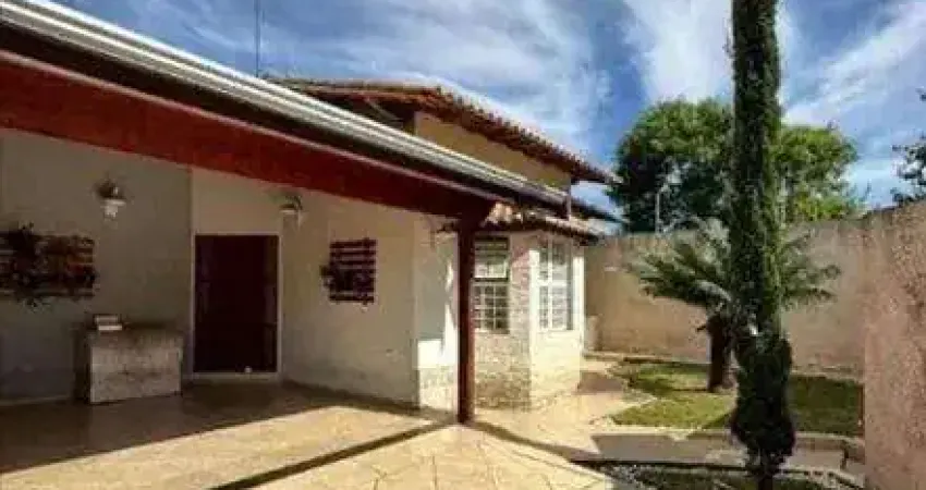 Casa à Venda com 03 dormitórios (quartos) amplos sendo 02 deles suítes, no bairro Jardim América, em Paulínia, SP