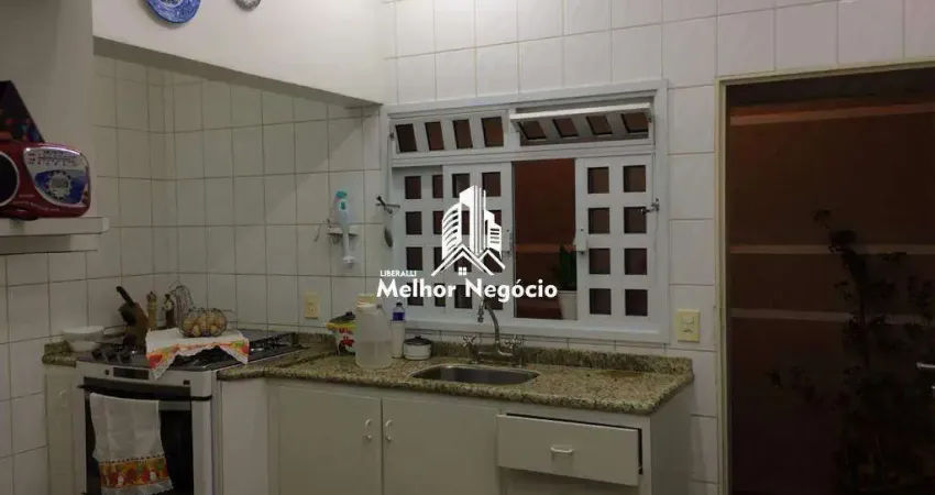 Casa assobradada de 246m2 de 3 dormitórios sendo um suíte no Residencial Vale das Nogueiras em Americana / SP