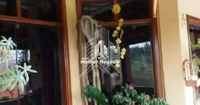 Casa à venda no Bairro Egisto Ragazzo em Limeira, SP Casa com 3 dormitórios, sendo 1 suíte, 3 banheiros e 4 vagas de garagem.