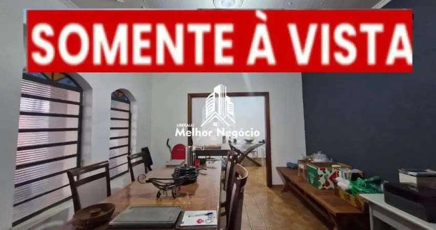 SOMENTE À VISTA - Casa sobrado à venda com 7 quartos, sendo 1 suíte em Campinas.