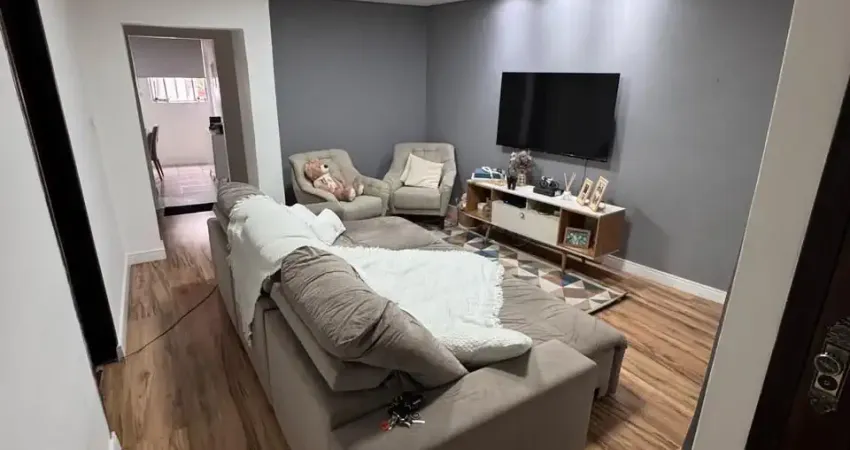 Casa a venda na vila augusta em guarulhos com 02 quartos, 2 vagas de garagem e quintal com churrasqueira