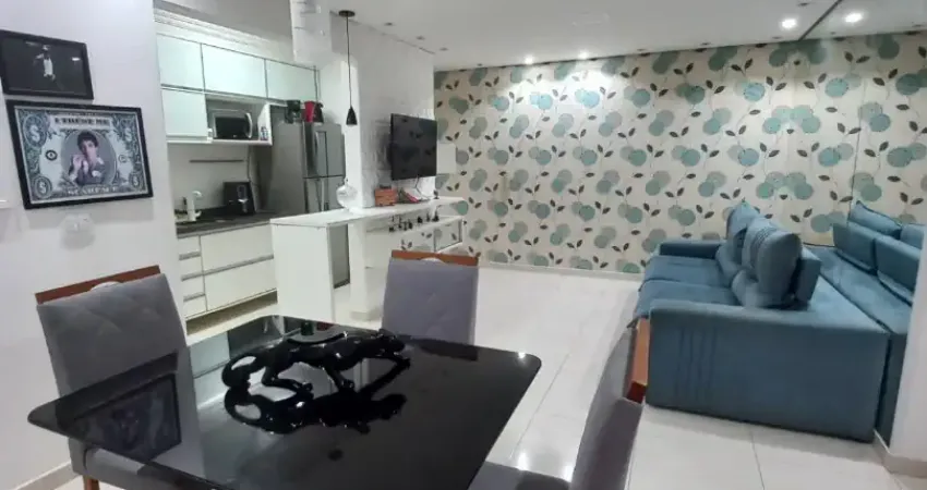 Excelente apartamento de 2 dormitórios, sendo o de casal planejado e com a cama de casal, sala ampla mobiliária com varanda, cozinha e lavanderia planejadas e com todos os eletrodomésticos e banheiro