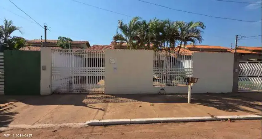 Casa para Venda em Várzea Grande, Petrópolis, 4 dormitórios, 2 banheiros, 3 vagas