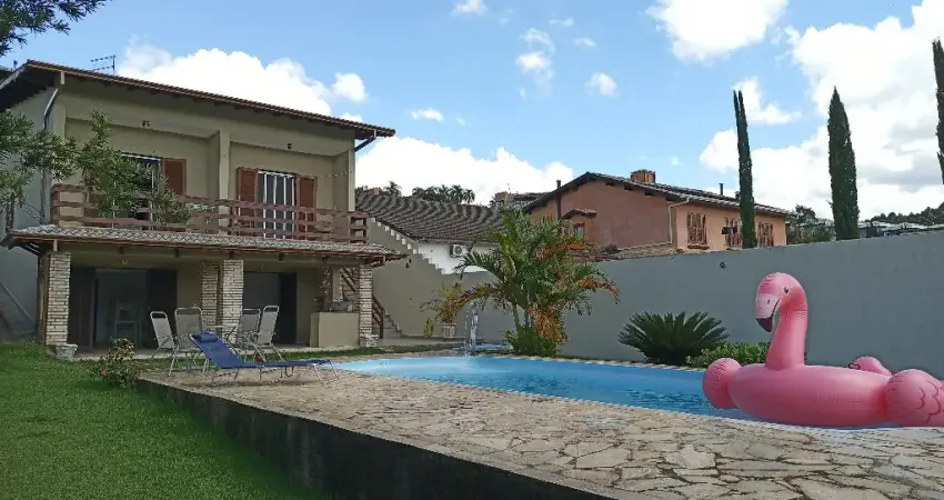 Casa praticamente térrea à venda em amplo terreno e com lazer completo. km 30 da raposo tavares, cotia