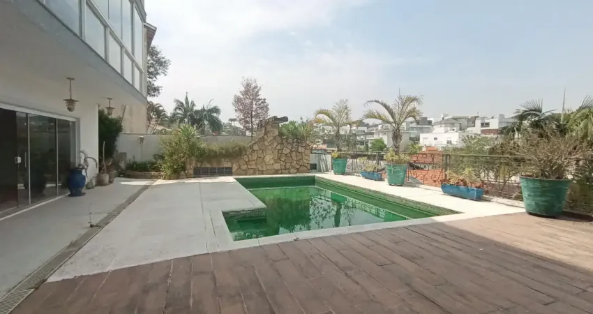 Casa de alto padrão, construida em 4 patamares. elevador.  condomínio são paulo ii, granja viana.