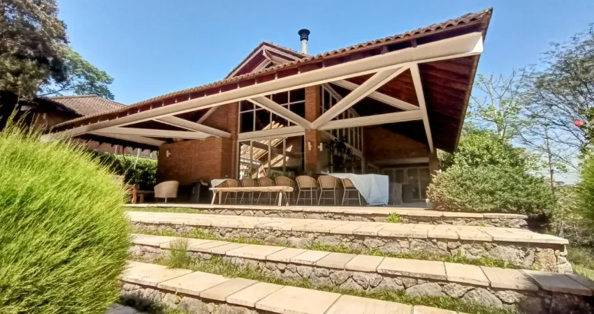 Residência exclusiva em condomínio fechado na granja viana. lazer, conforto, privacidade e sofisticação com muita calidez!x de