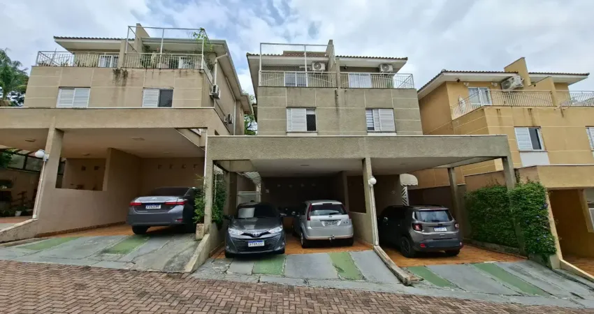 Moderna, reformada e com bom padrão de acabamentos, esta casa oferece muito conforto e praticidade.