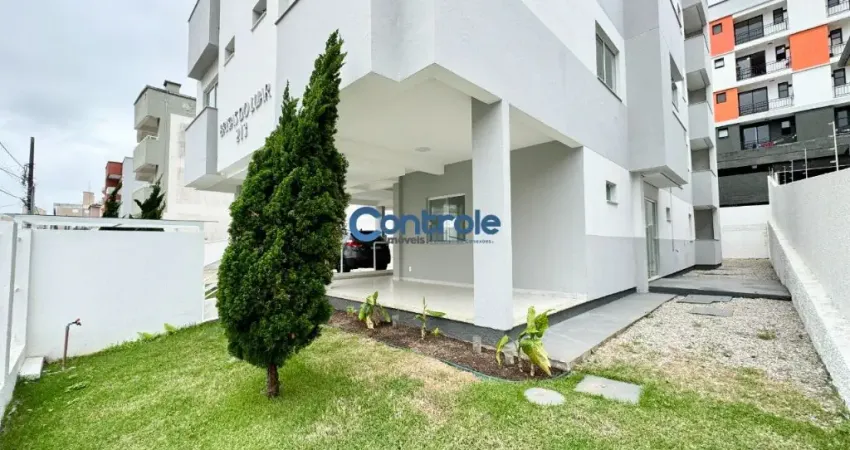 Apartamento c/ 02 dormitórios sacada com churrasqueira no bairro serraria, são josé/sc