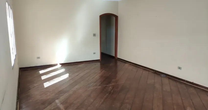 Casa com 3 quartos para alugar na Rua Pirajuia, Jaguaré, São Paulo