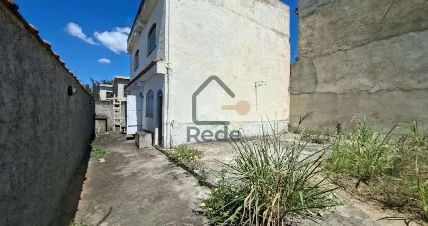 Terreno grande com 4 kitnet construidas a venda em nova iguacu