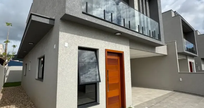 Linda Casa á Venda Localizada no Norte da Ilha em Florianópolis SC