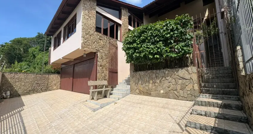 Linda Casa Pronta pra morar localizada no bairro abraão - Florianópolis SC