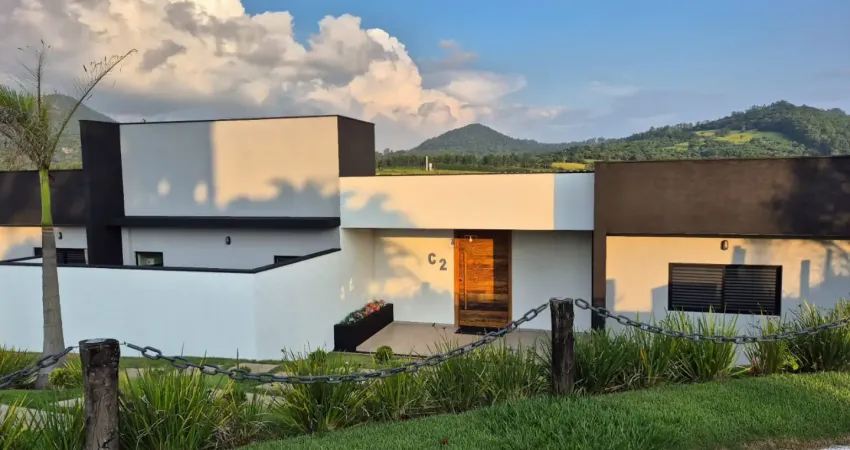 Casa de alta padrão em um dos melhores Residenciais na Represa em Vargem SP