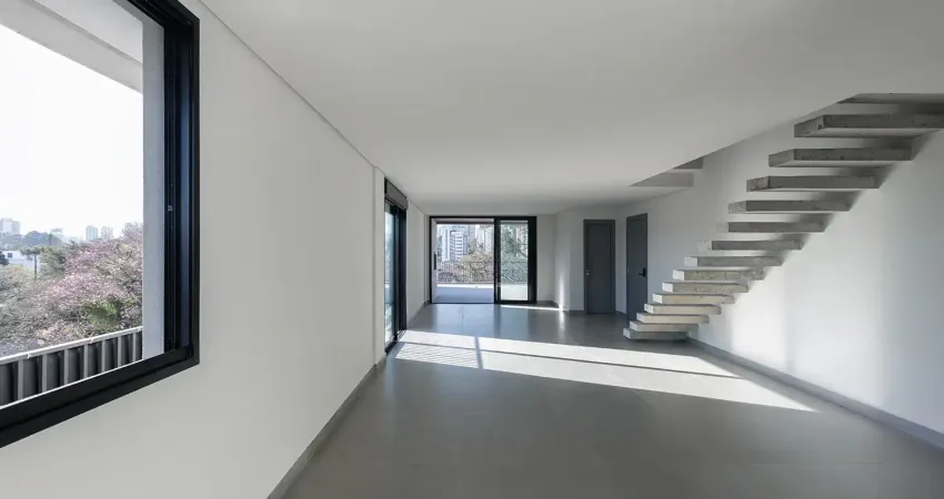 Vende  maravilhoso apto com três suítes Hugo Lange Curitiba