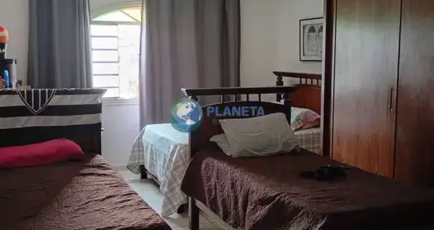 Casa Padrão l 04 quartosl suíte l 03 vagas l barracão individual