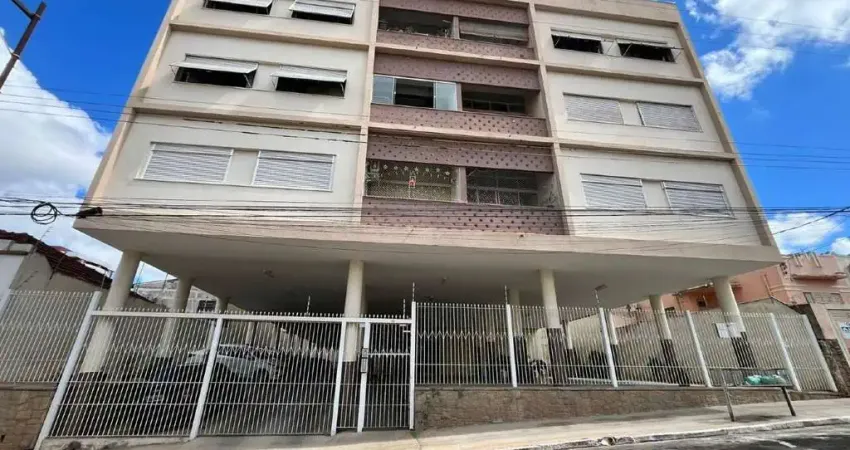 Apartamento na região central com sala, cozinha, 2 dormitórios, 1 sendo suíte, 1 wc social, área de serviço 1 vaga de garagem.