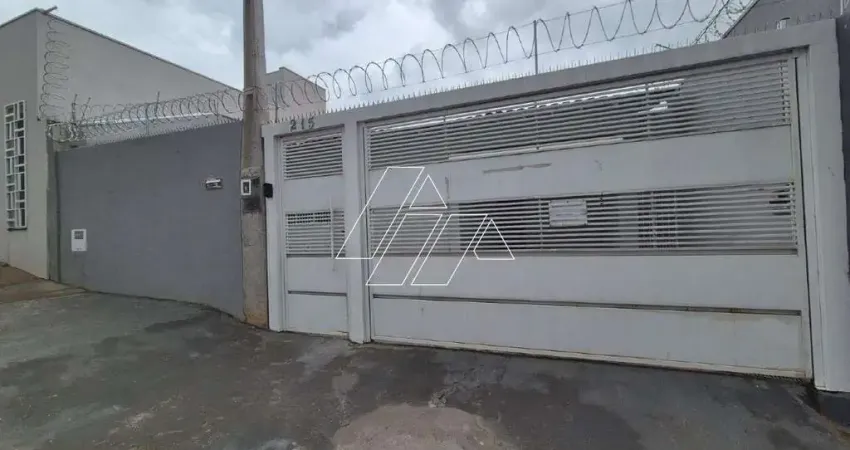 Casa com 3 quartos para alugar na Rua Araraquara, Alto Cafezal, Marília