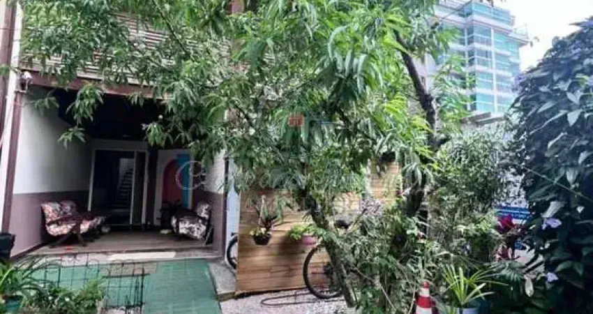 Casa de alto padrão com área ampla de 475m2-centroimbituba-sc