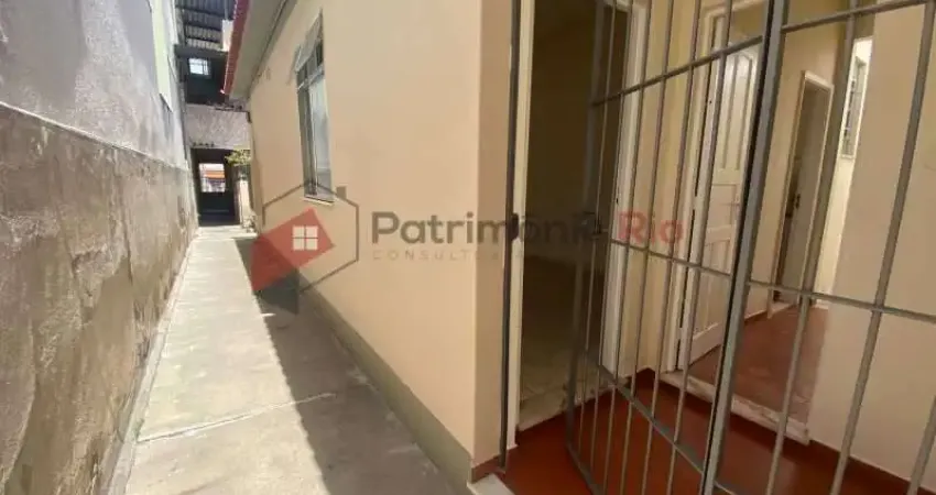 Casa com 2 quartos para alugar na Rua Angai, Vila Kosmos, Rio de Janeiro