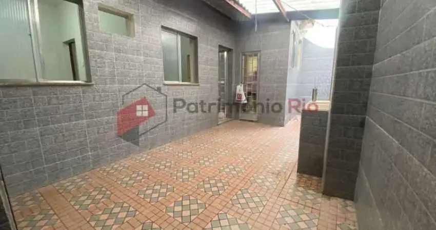 Casa com 1 quarto para alugar na Rua Calmon Cabral, Irajá, Rio de Janeiro