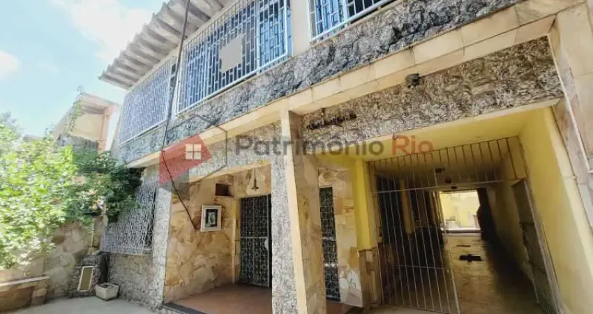 Casa com planta generosa, 3 quartos, piscina - aceitando financiamento!