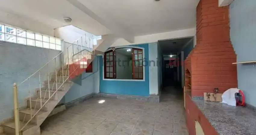 Casa três quartos, vaga coberta em condomínio fechado em irajá