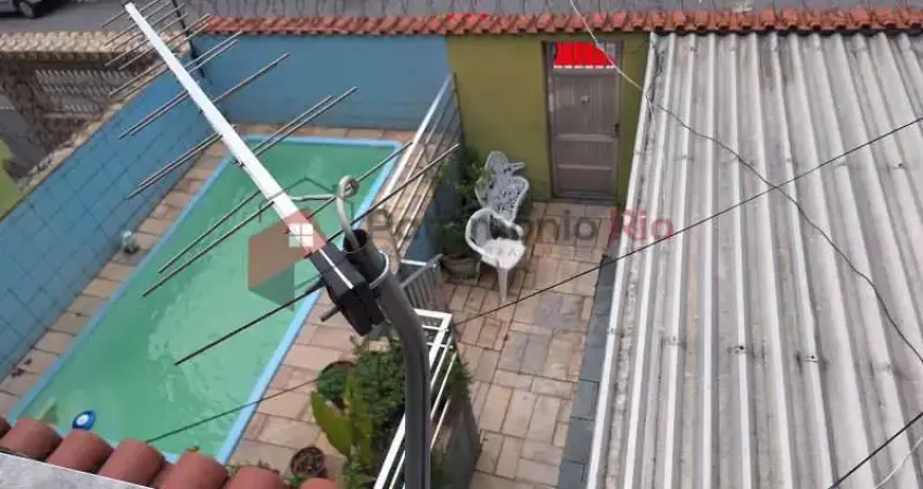 Casa linear - 2 quartos - vaga de garagem - piscina - condomínio fechado - Irajá