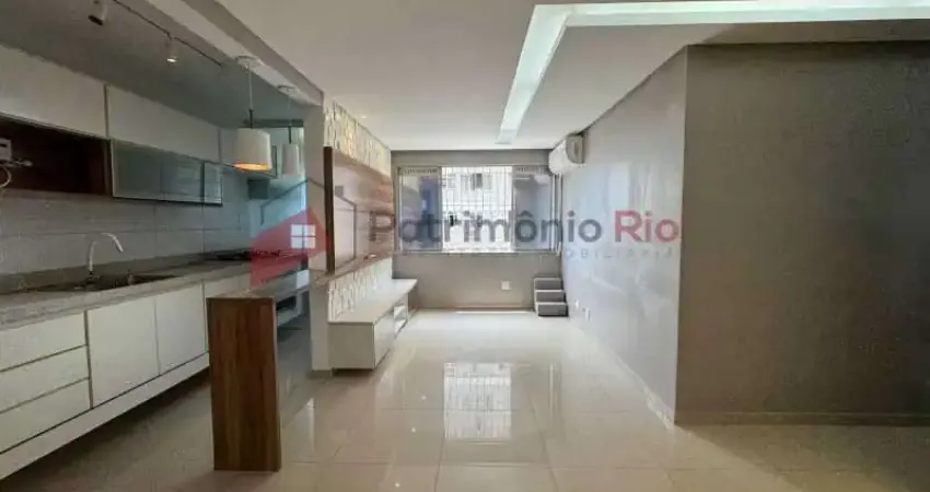 Apartamento todo reformado na Rua Couto - 2 quartos - com vaga de garagem